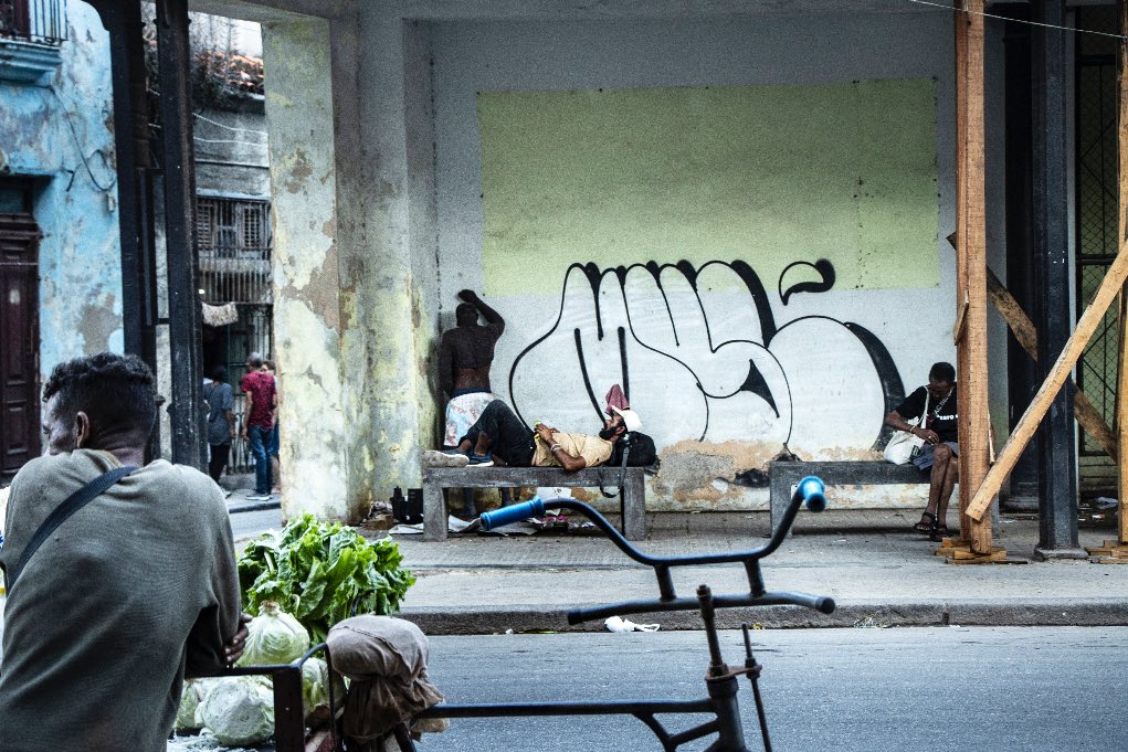 Verduras, bicitaxi y hombres sin hogar. La Habana, 2026