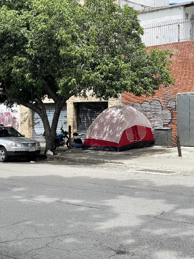 Emergen las carpas en Caracas tras los sismos del 24 de junio de 2026