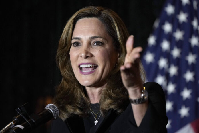 Rep. Maria Elvira Salazar / Foto: Rebecca Blackwell-AP