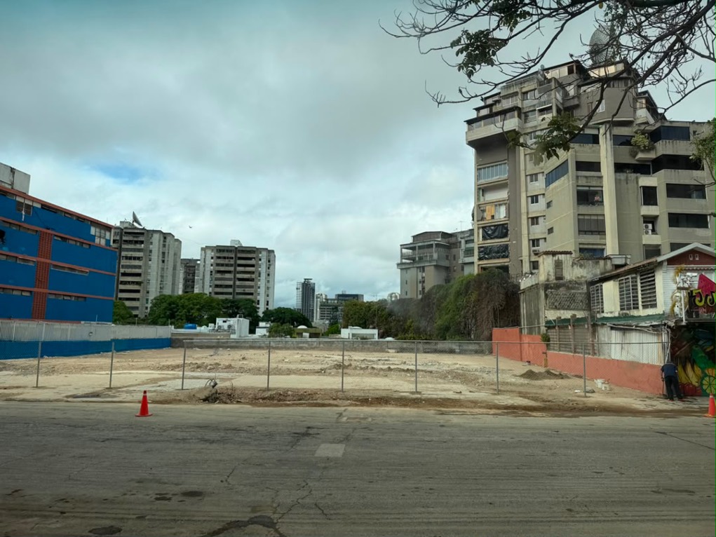 Aquí estuvo el edificio Rita, derribado por los sismos del 24 de junio de 2026. San Bernardino, Caracas