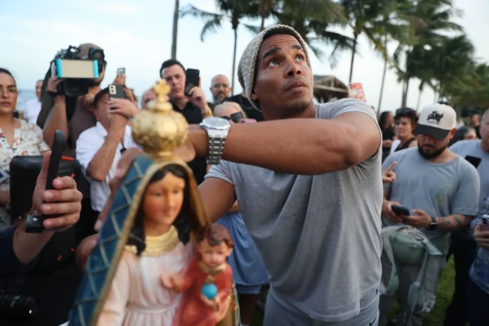 Luis Manuel Otero, tras su llegada a Miami / Foto: David Santiago-AP