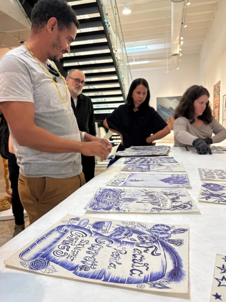 Otero Alcántara muestra sus dibujos en el Espacio 23 / Foto: Anamely Ramos