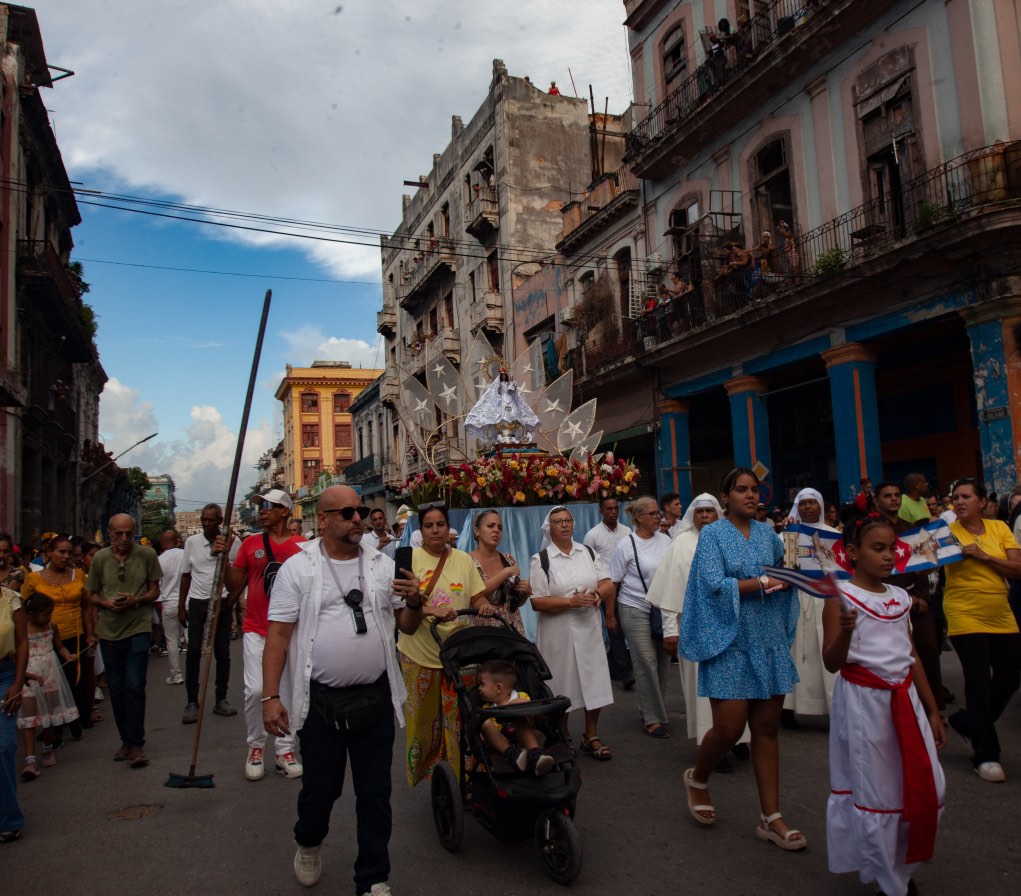 En la avenida Reina. Celebración de la Virgen de la Caridad del Cobre; La Habana, septiembre de 2026 / Foto: María Lucía Expósito