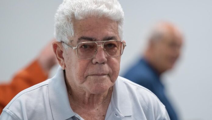El reconocido expreso político cubano, Ángel De Fana, exige la libertad de todas las personas encarceladas por oponerse al régimen / Foto: FIU.