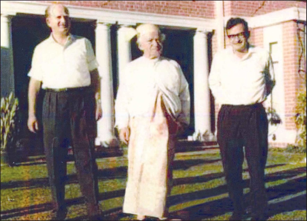 Rafi Eitan junto a Amos y David Ben Gurion en Burna, 1961
