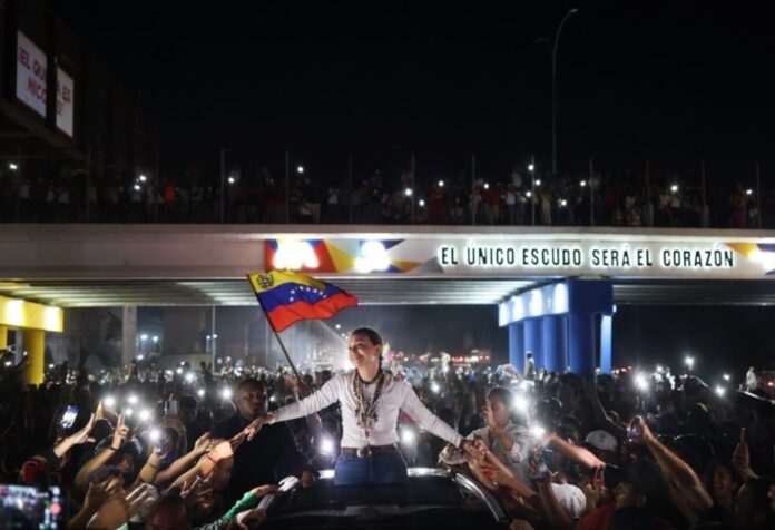 María Corina Machado, líder opositora, en su retorno a Venezuela; octubre de 2026